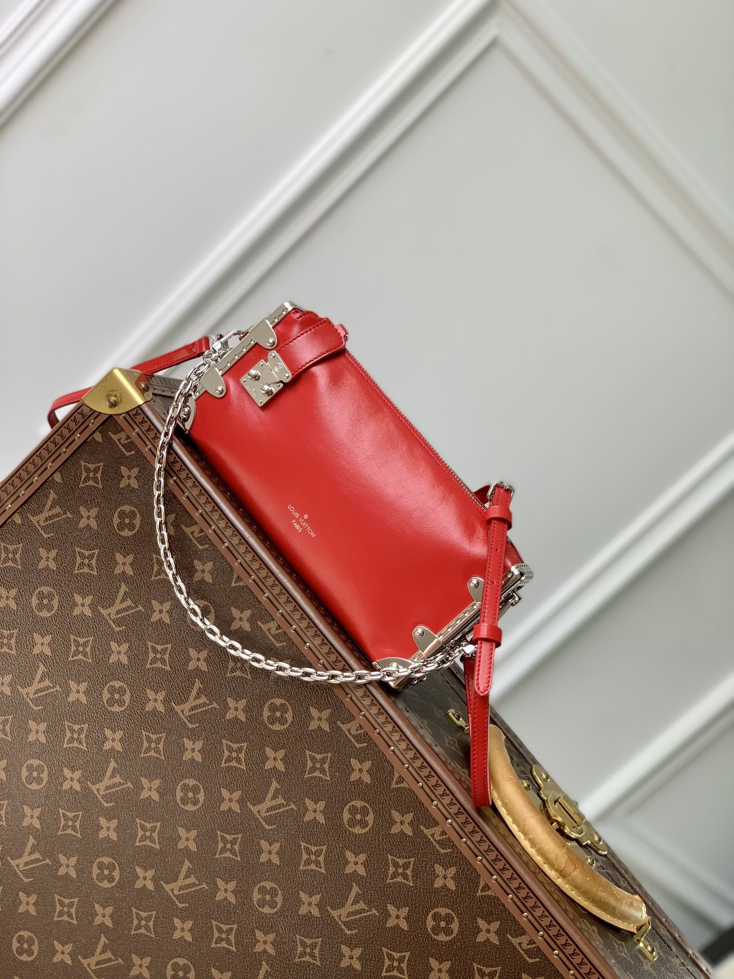 l0*is V*t0n slim trunk--m25445-23 x 12 x 4cm