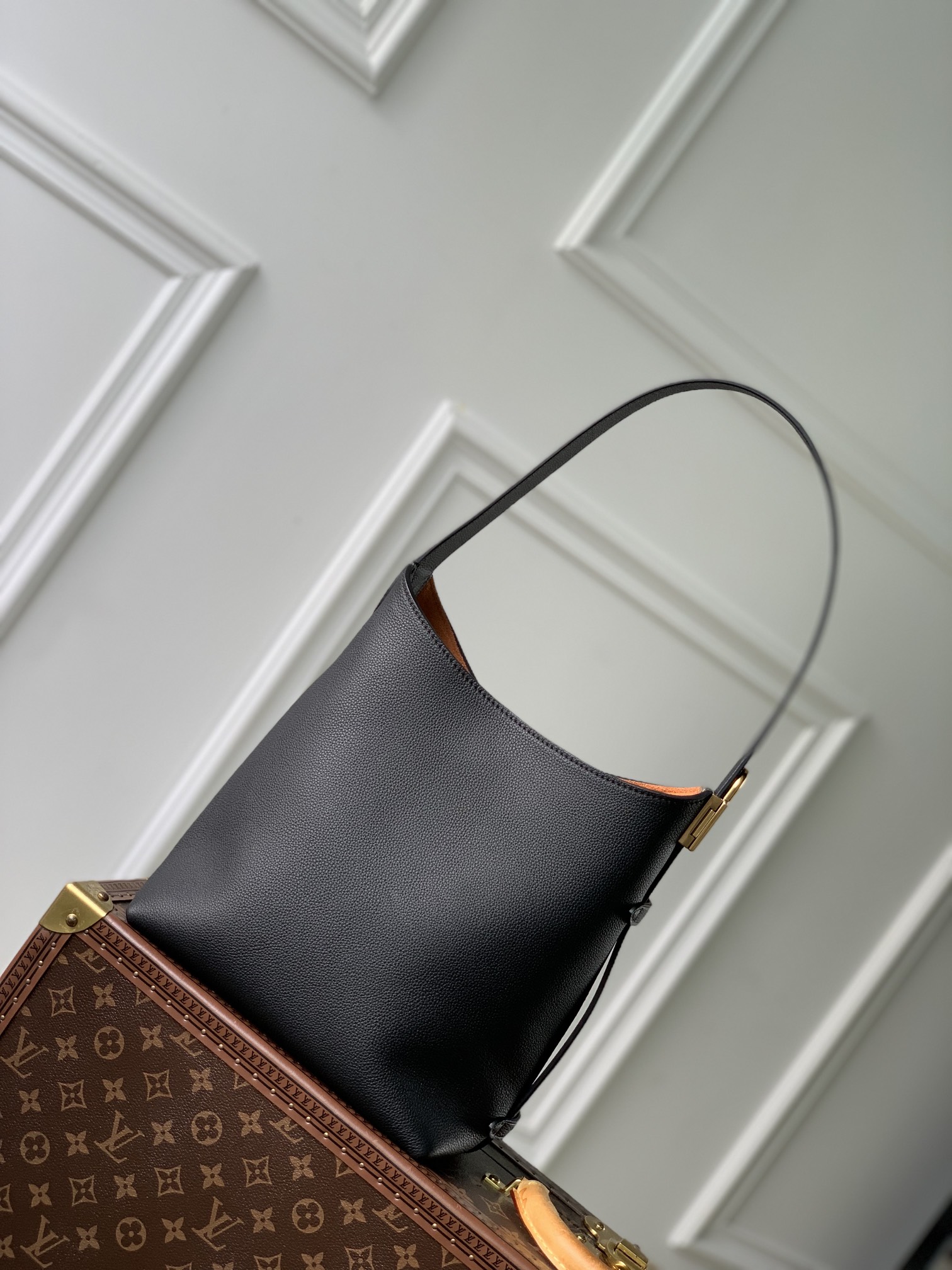 l0*is V*t0n low key hobo-m25352-24 x 28 x 16cm