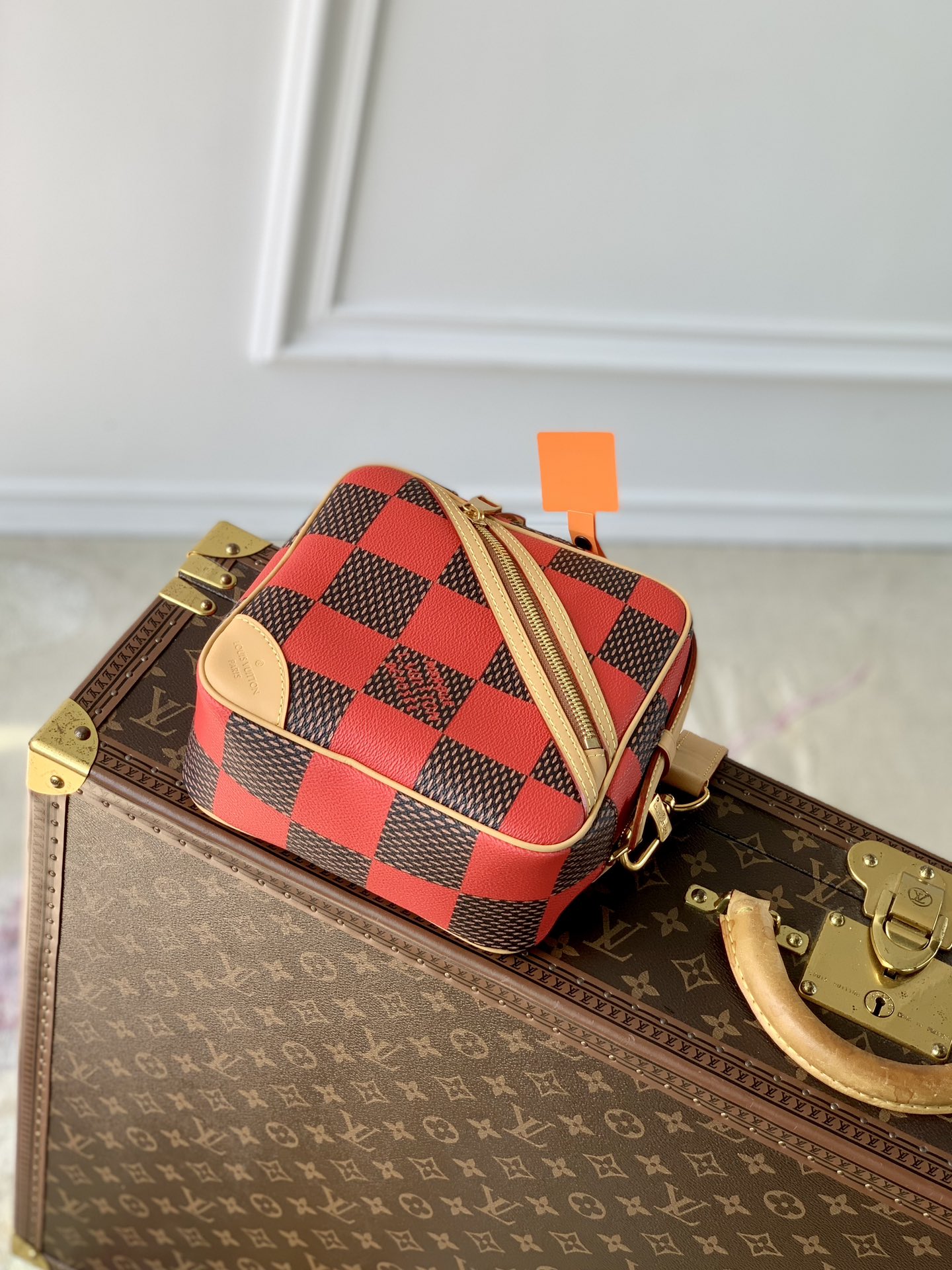 l0*is V*t0n chess messenger bag-24 x 24 x 8cm