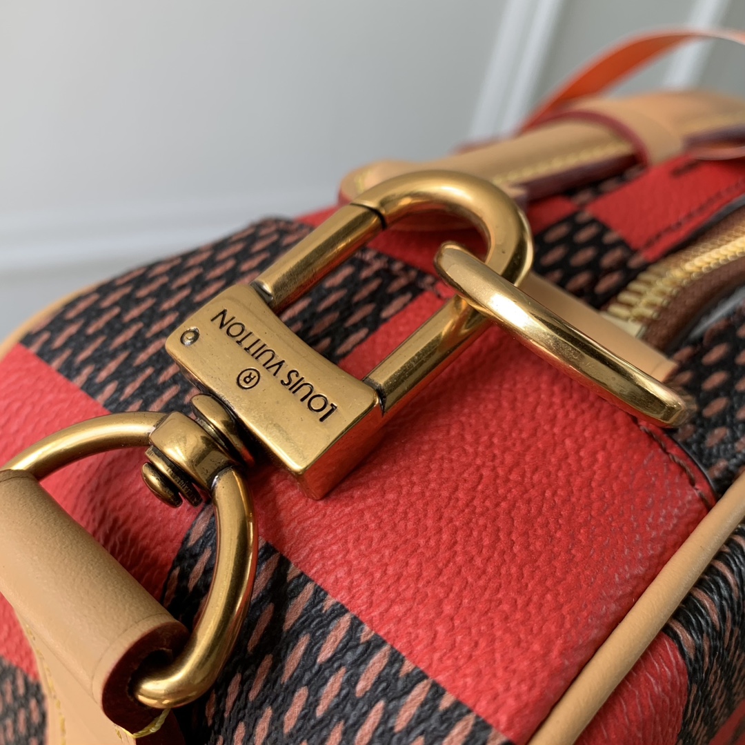 l0*is V*t0n chess messenger bag-24 x 24 x 8cm