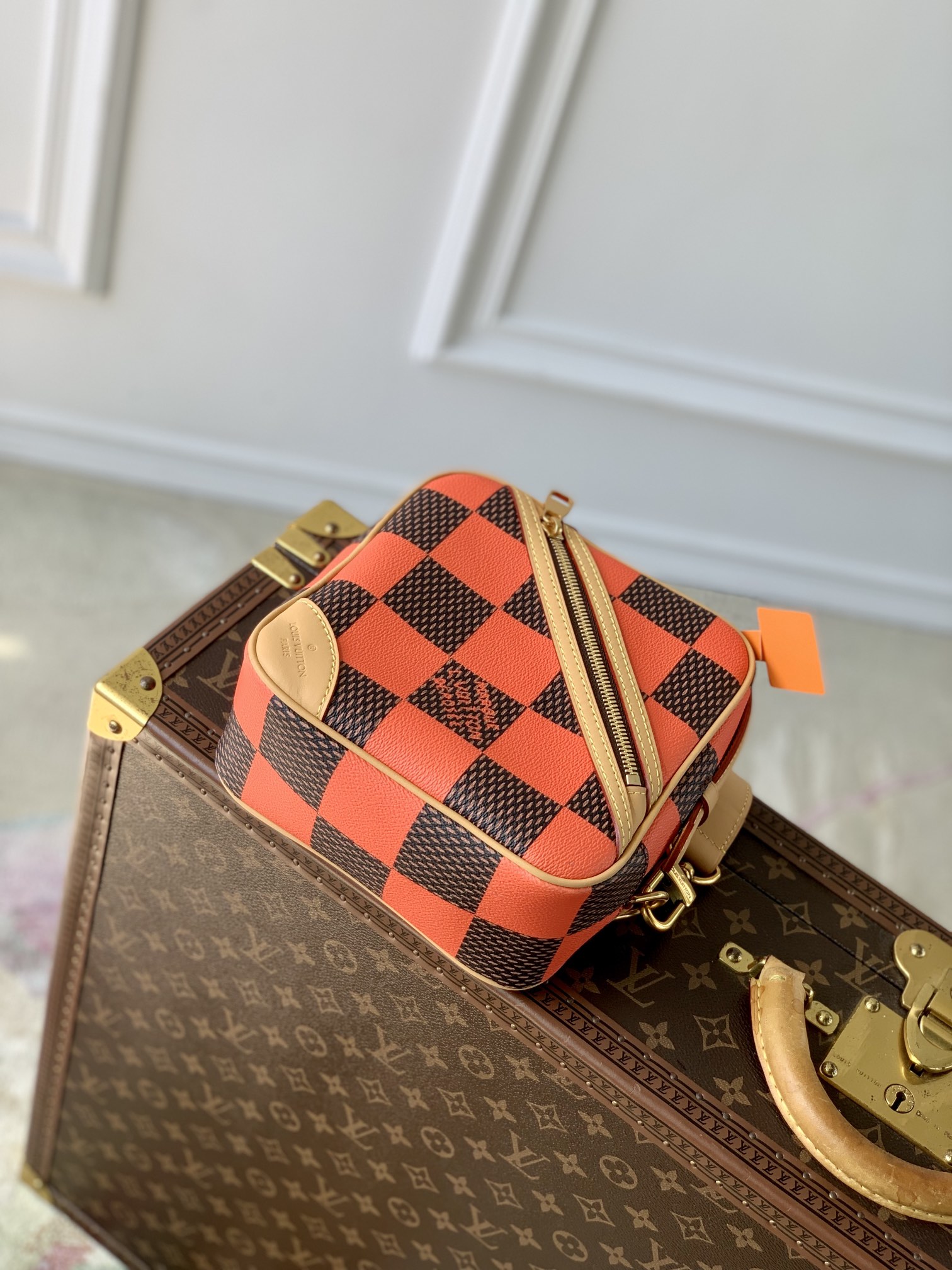 l0*is V*t0n chess messenger bag-24 x 24 x 8cm