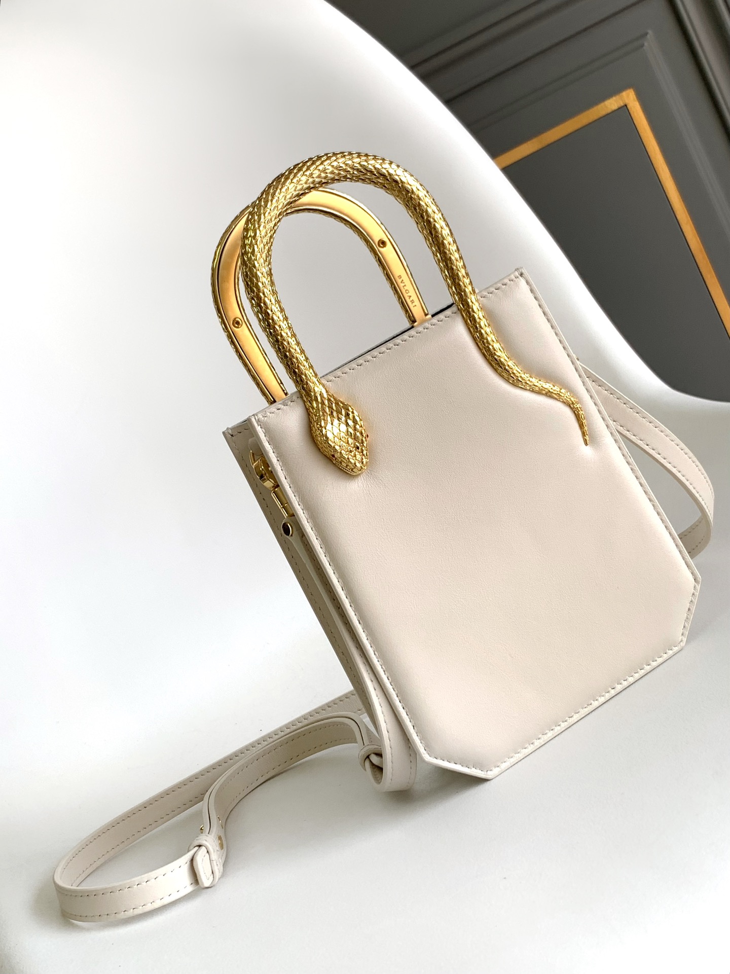 B*l*ai serpentine tote bag-13 x 17.5 x 5.5 cm