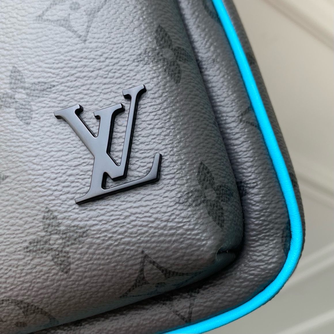 l0*is V*t0n avenue bag-16 x 33 x 5.7cm