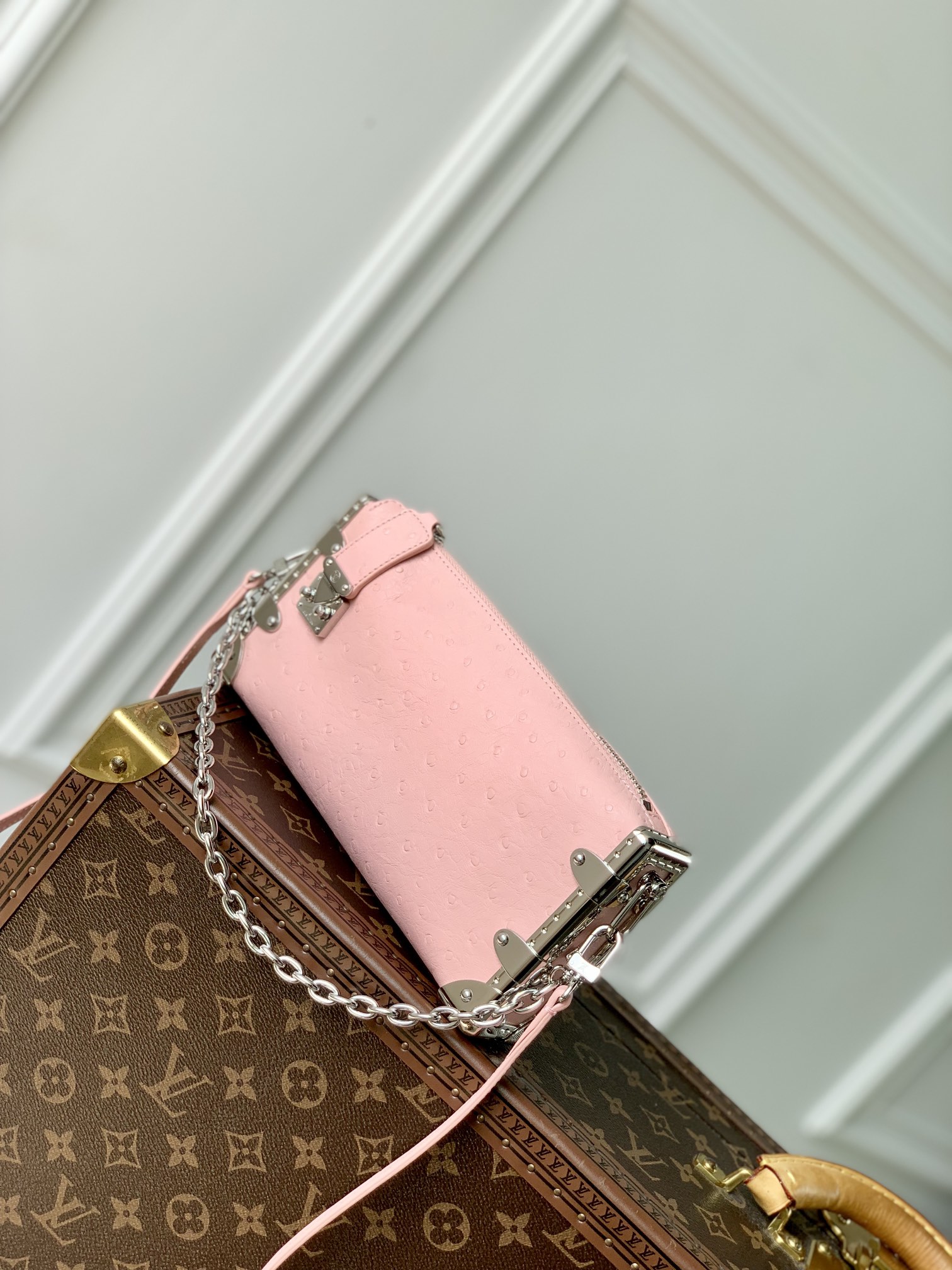 l0*is V*t0n slim trunk--m25445-23 x 12 x 4cm