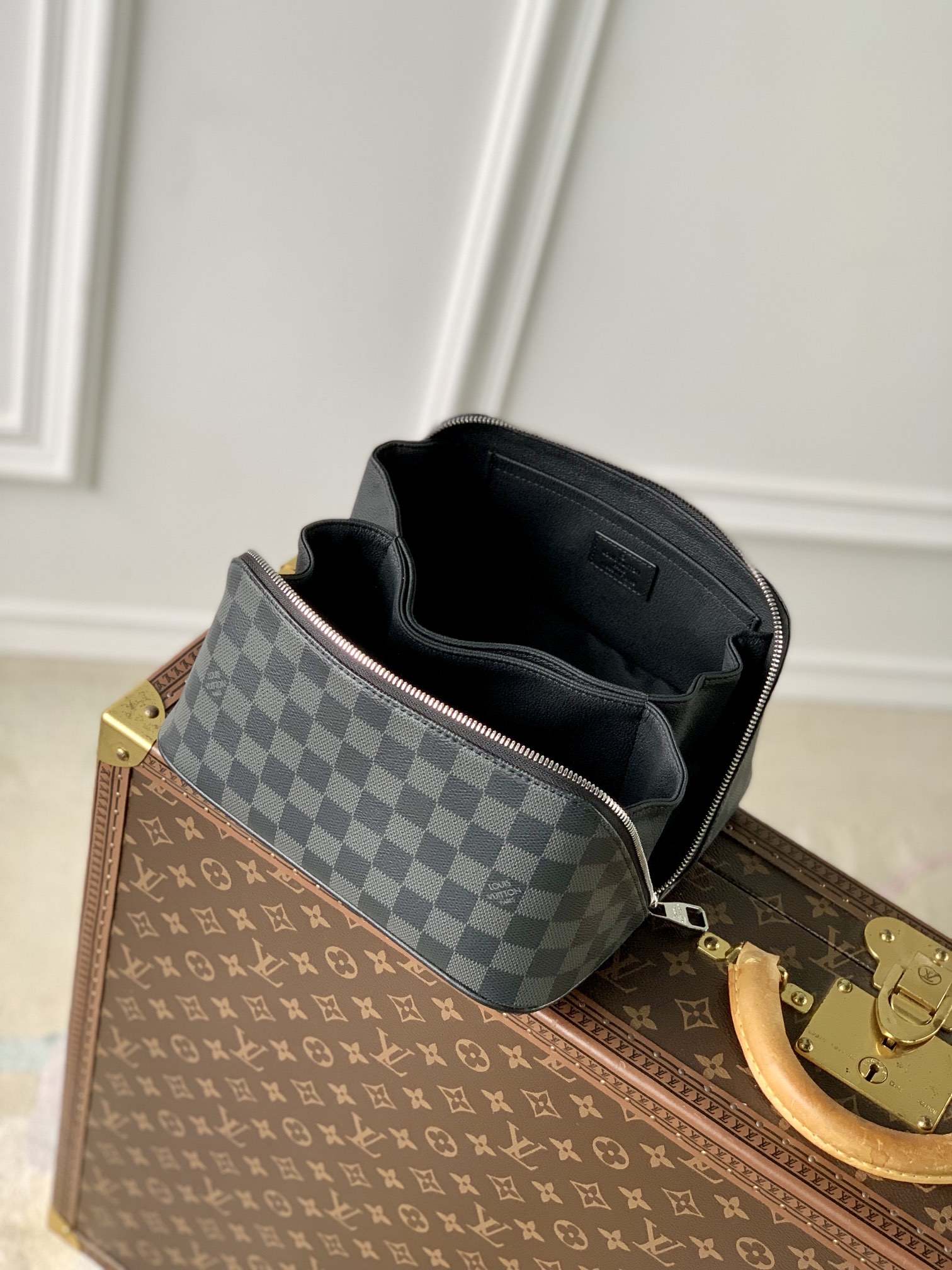 l0*is V*t0n toiletry bag 2 compartments-24*13*13cm
