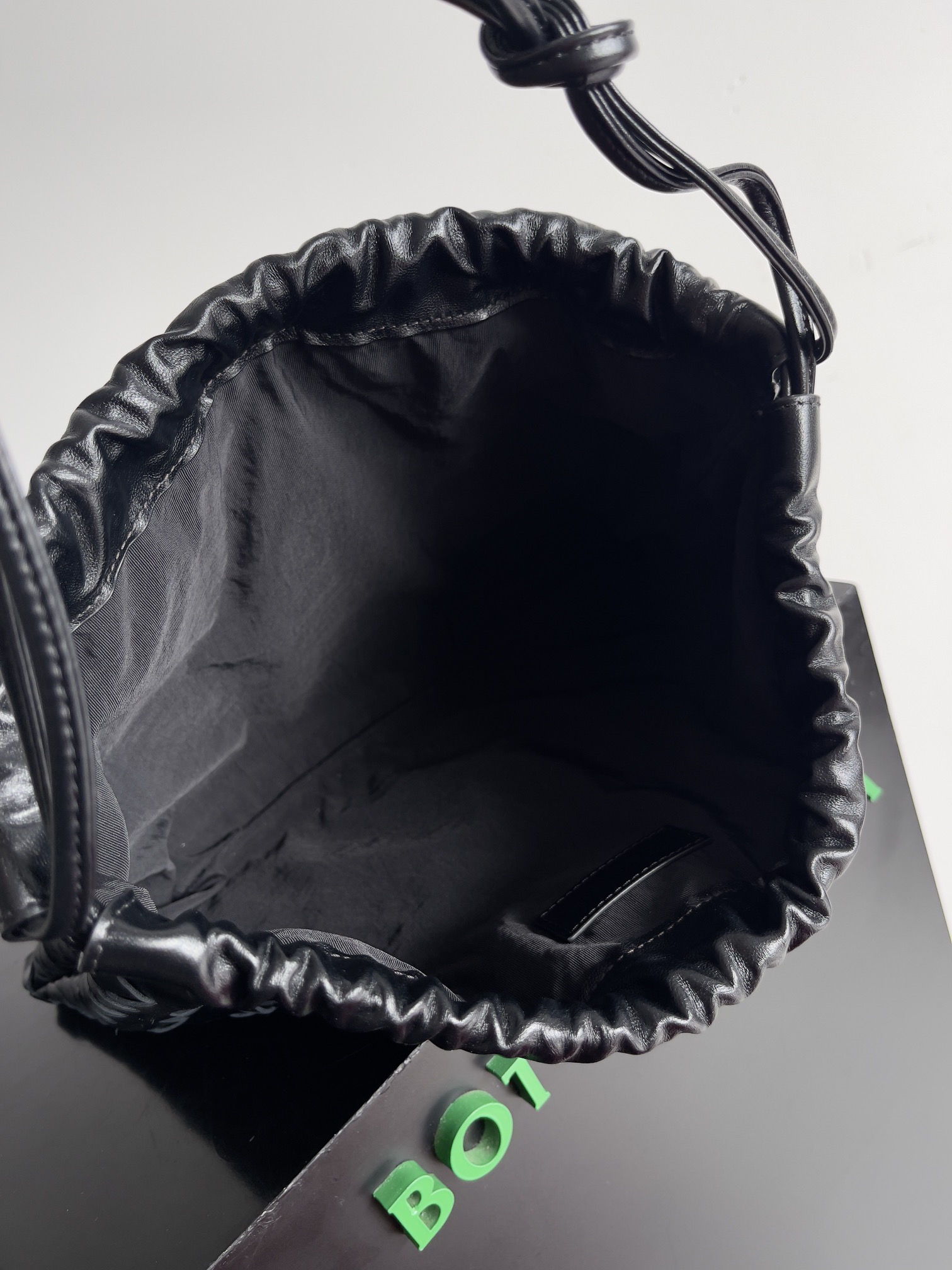 b0tte*a Ven*ta dustbag-32*23*1cm