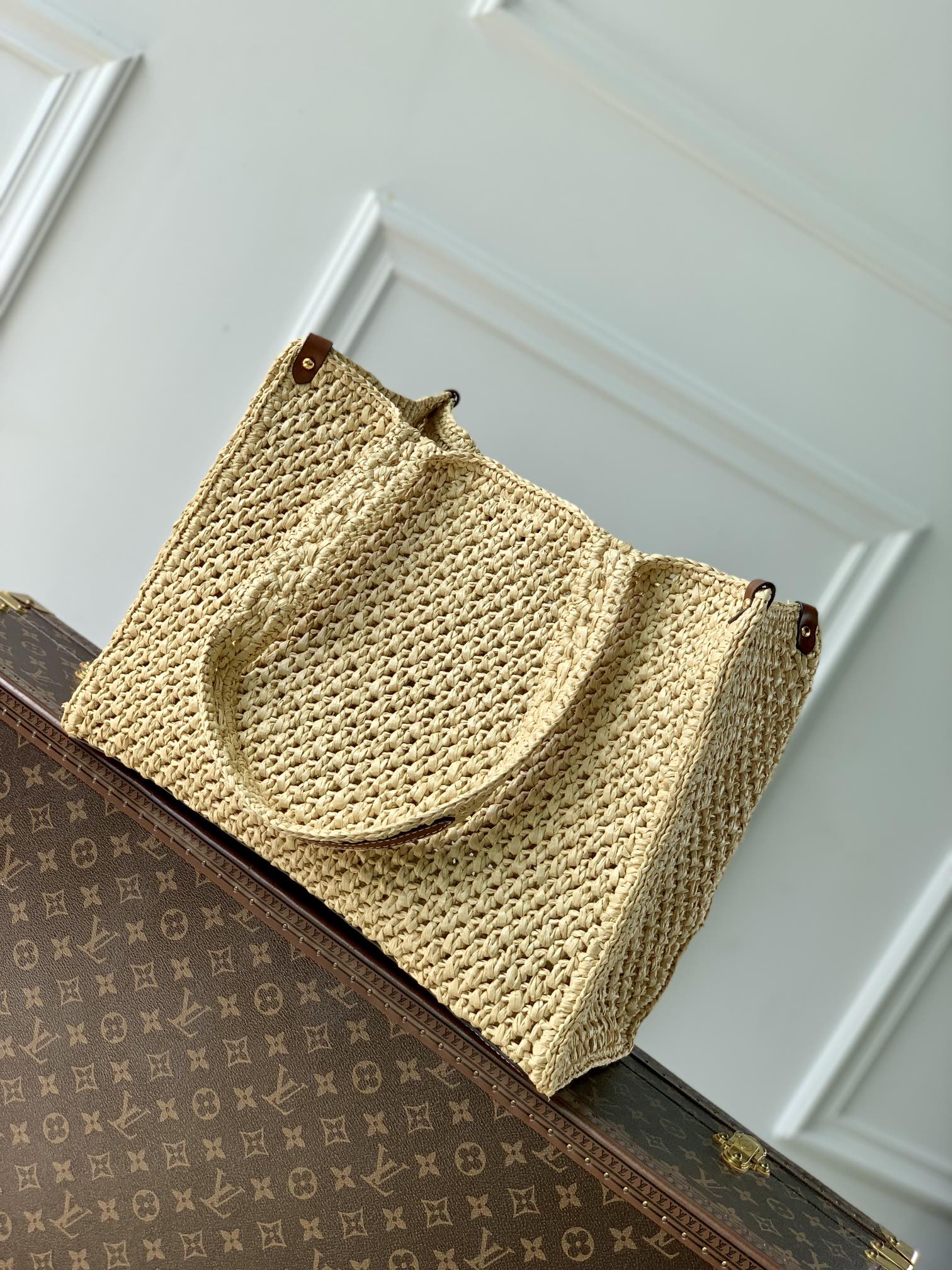 l0*is V*t0n onthego handbag-37.5 x 30 x 17cm