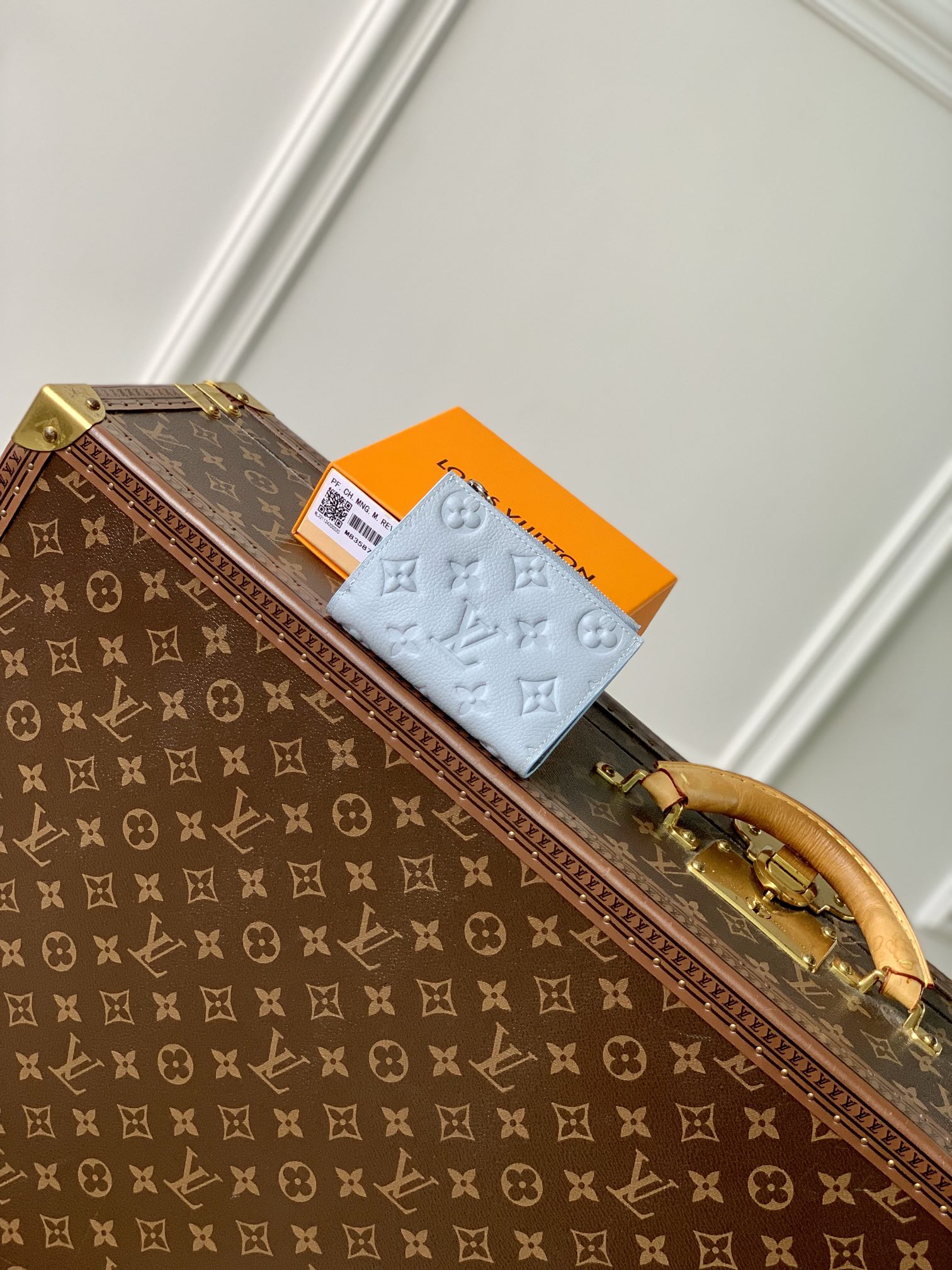 l0*is V*t0n wallet-9 x 11.5 x 1.5cm