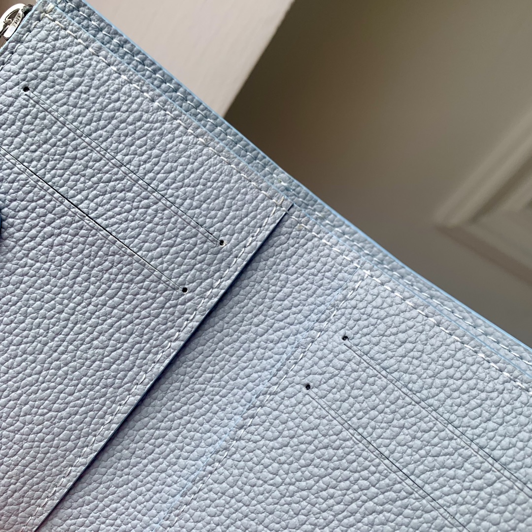 l0*is V*t0n wallet-9 x 11.5 x 1.5cm