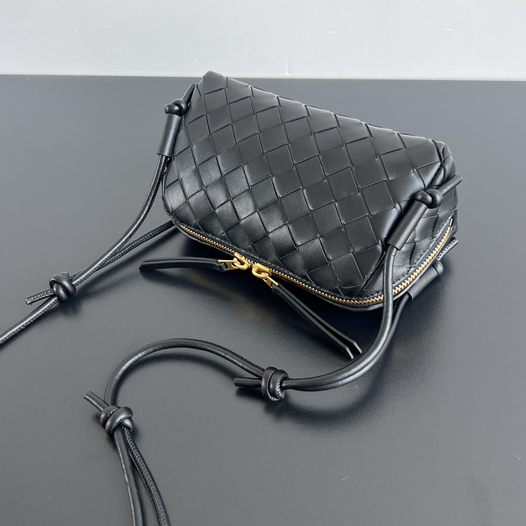 b0tte*a Ven*ta concert pouch -18.5*11.5*8.5cm