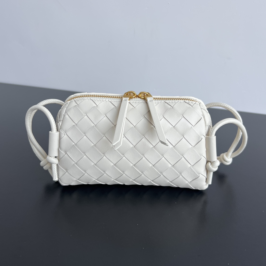 b0tte*a Ven*ta concert pouch -18.5*11.5*8.5cm