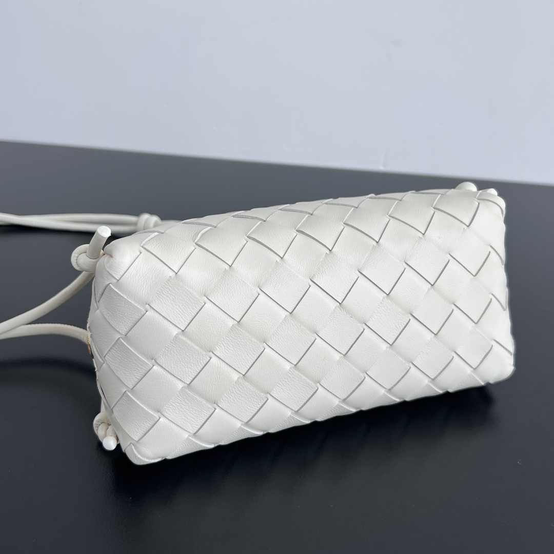 b0tte*a Ven*ta concert pouch -18.5*11.5*8.5cm