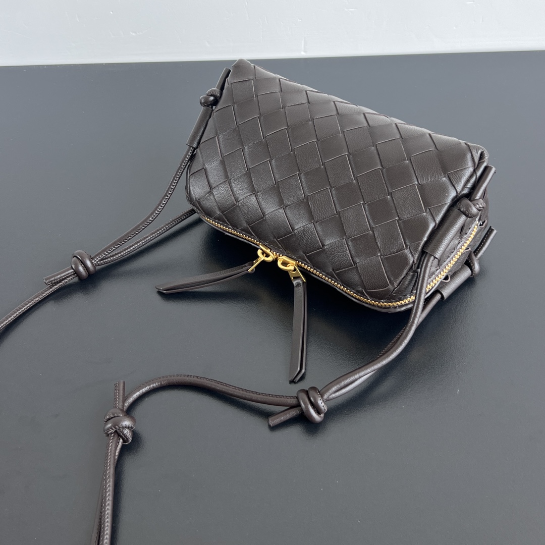b0tte*a Ven*ta concert pouch -18.5*11.5*8.5cm