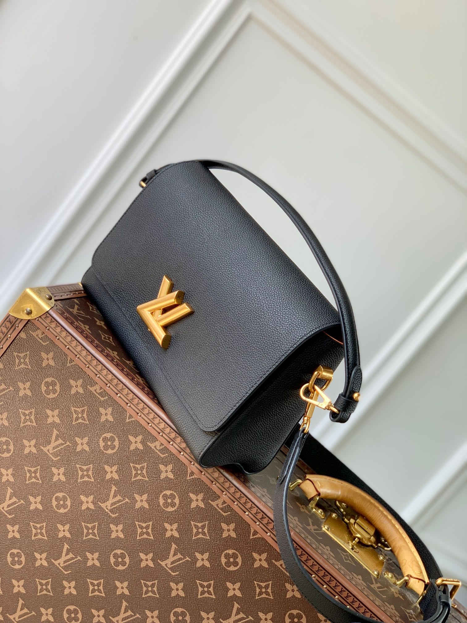 l0*is V*t0n soft twist bag-m24639-27*19*9cm