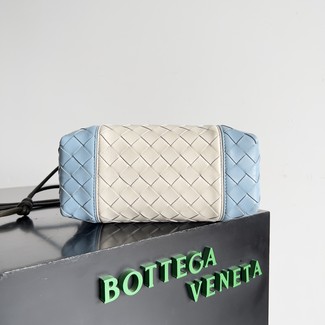 b0tte*a Ven*ta loop bag-22*15.5*9cm