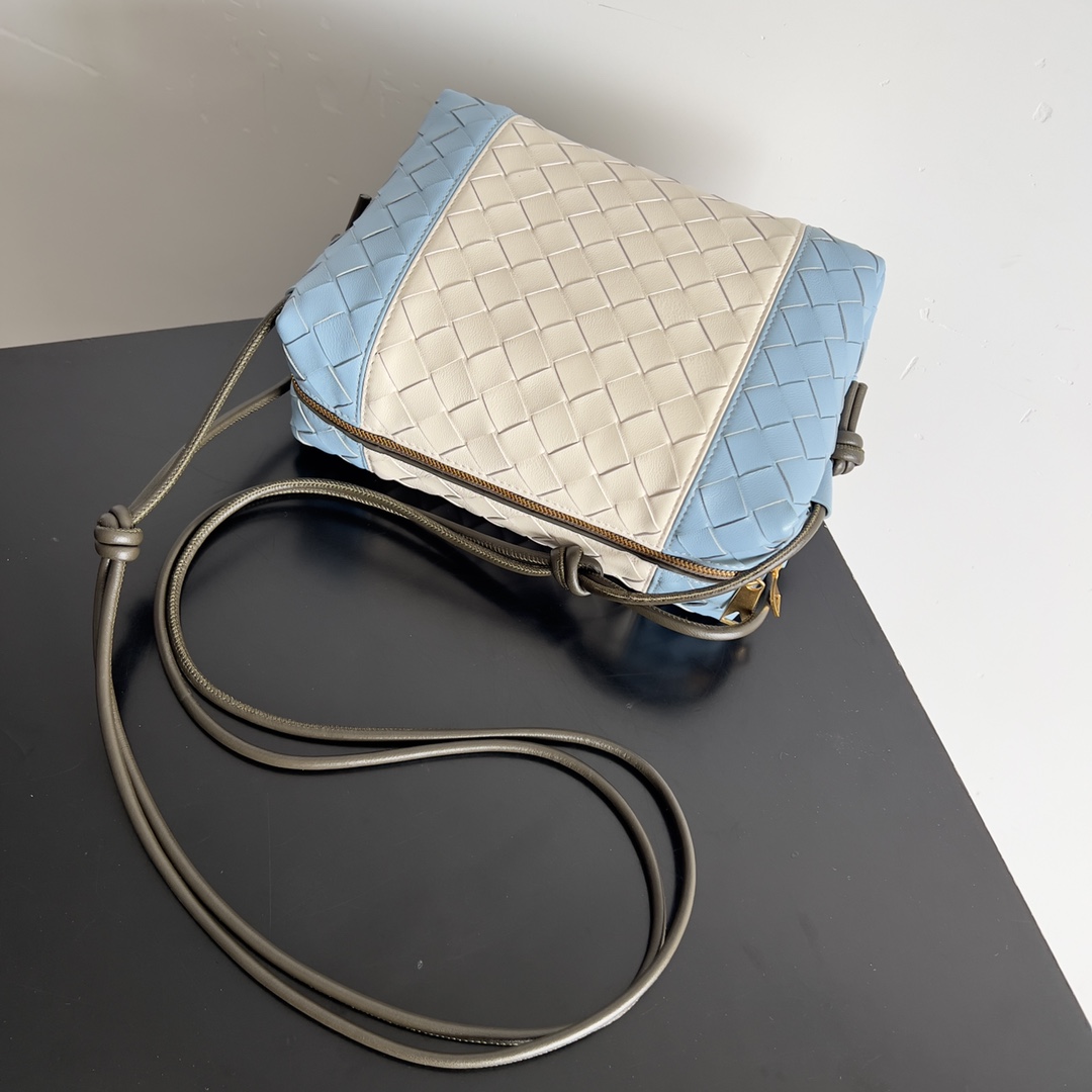 b0tte*a Ven*ta loop bag-22*15.5*9cm