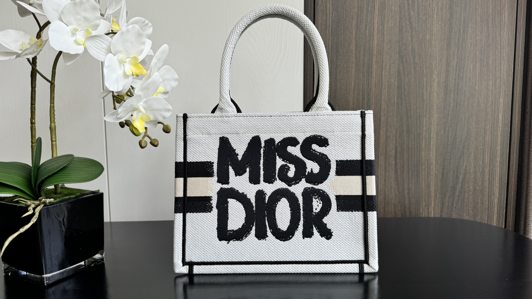 D*or small book tote-26*8*22cm