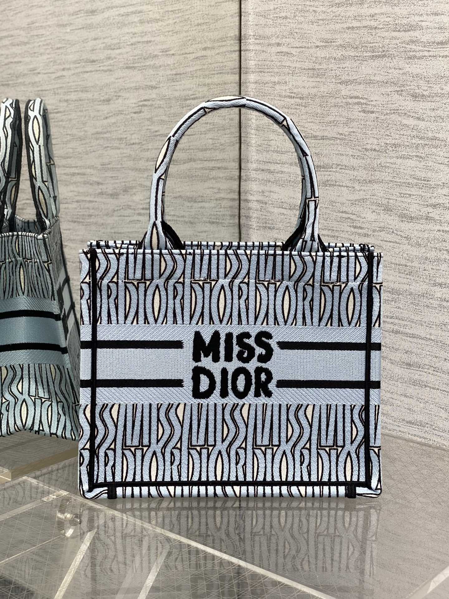 D*or small book tote-26*8*22cm