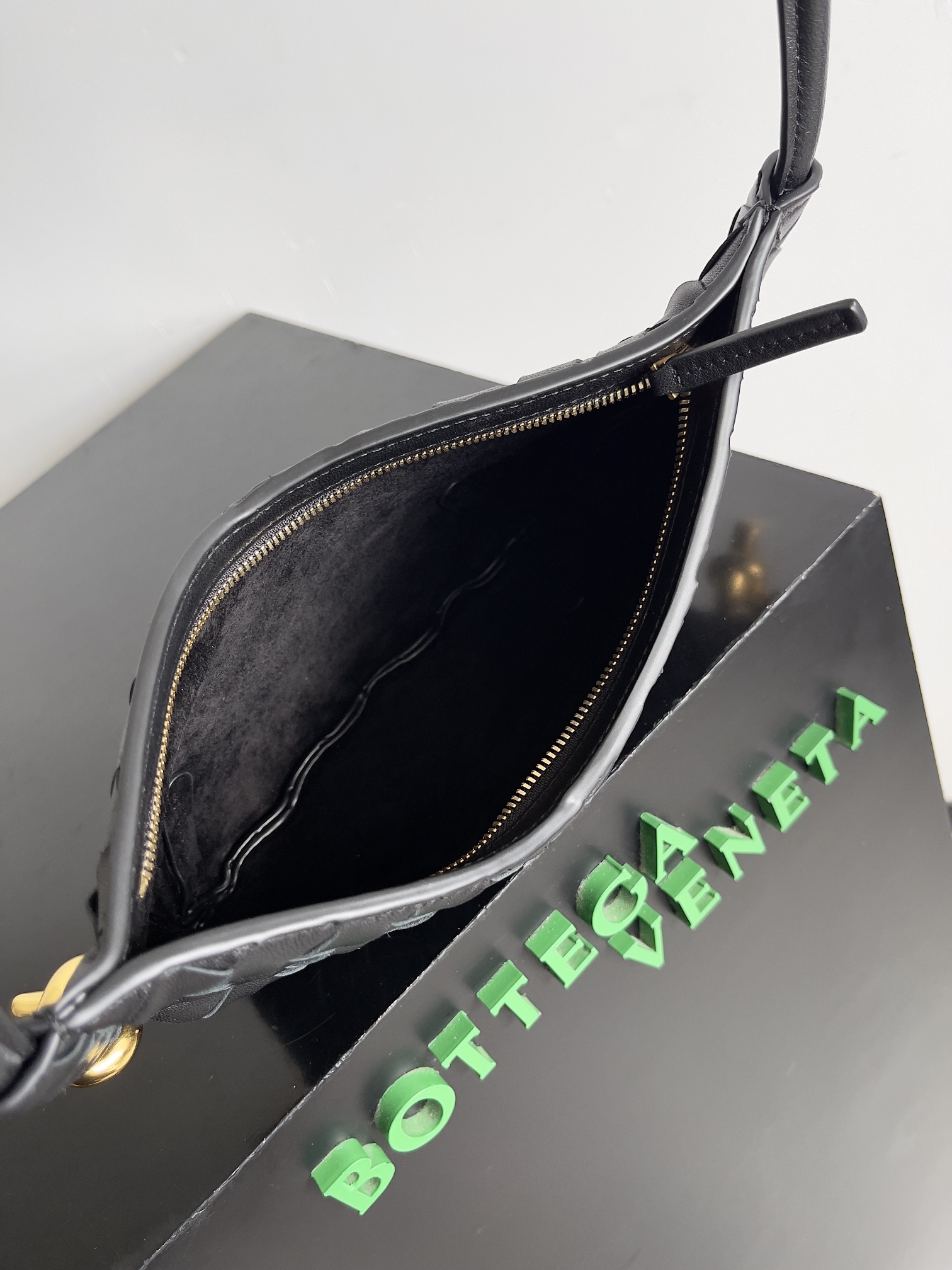 b0tte*a Ven*ta mini solstce bag-28*18*5cm