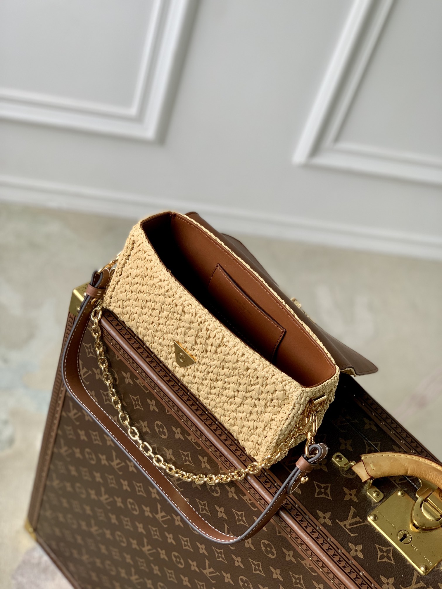 l0*is V*t0n twist bag-m25030-23.5 × 12 × 7cm