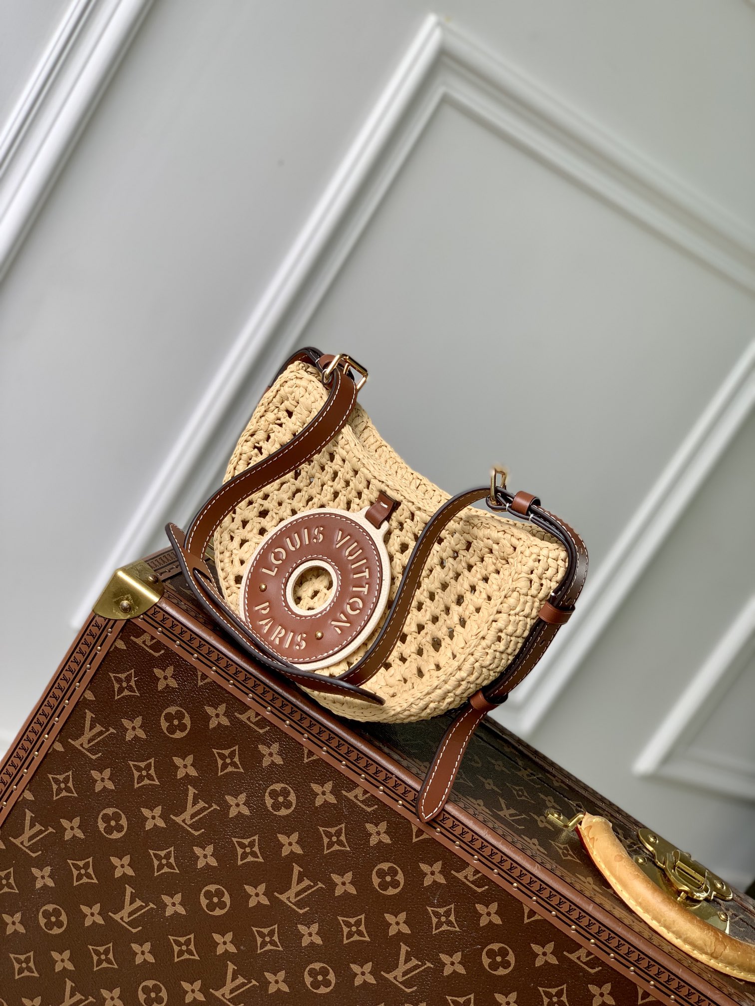 l0*is V*t0n croissant -m24811 x 15 x 5cm