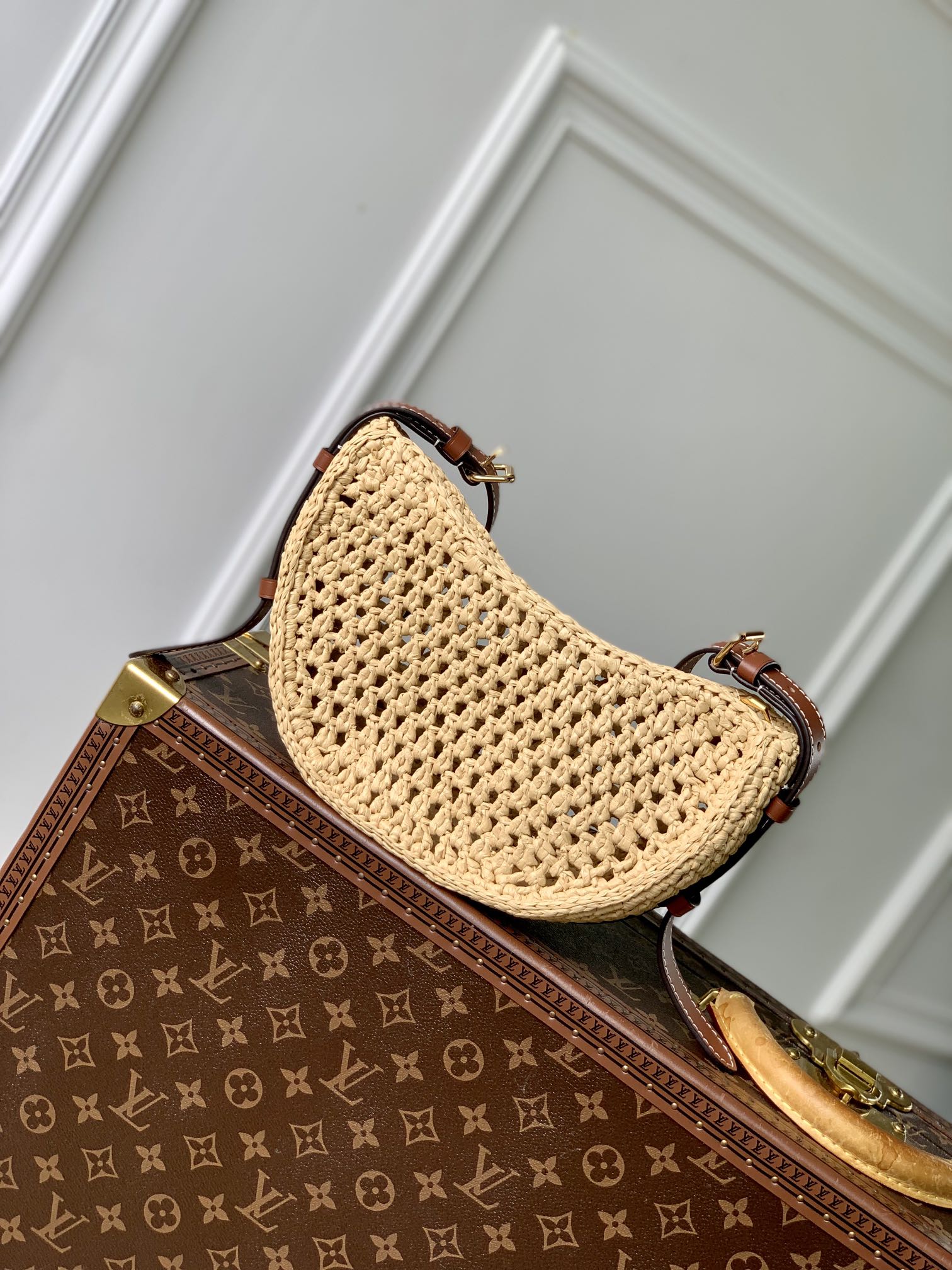 l0*is V*t0n croissant -m24811 x 15 x 5cm