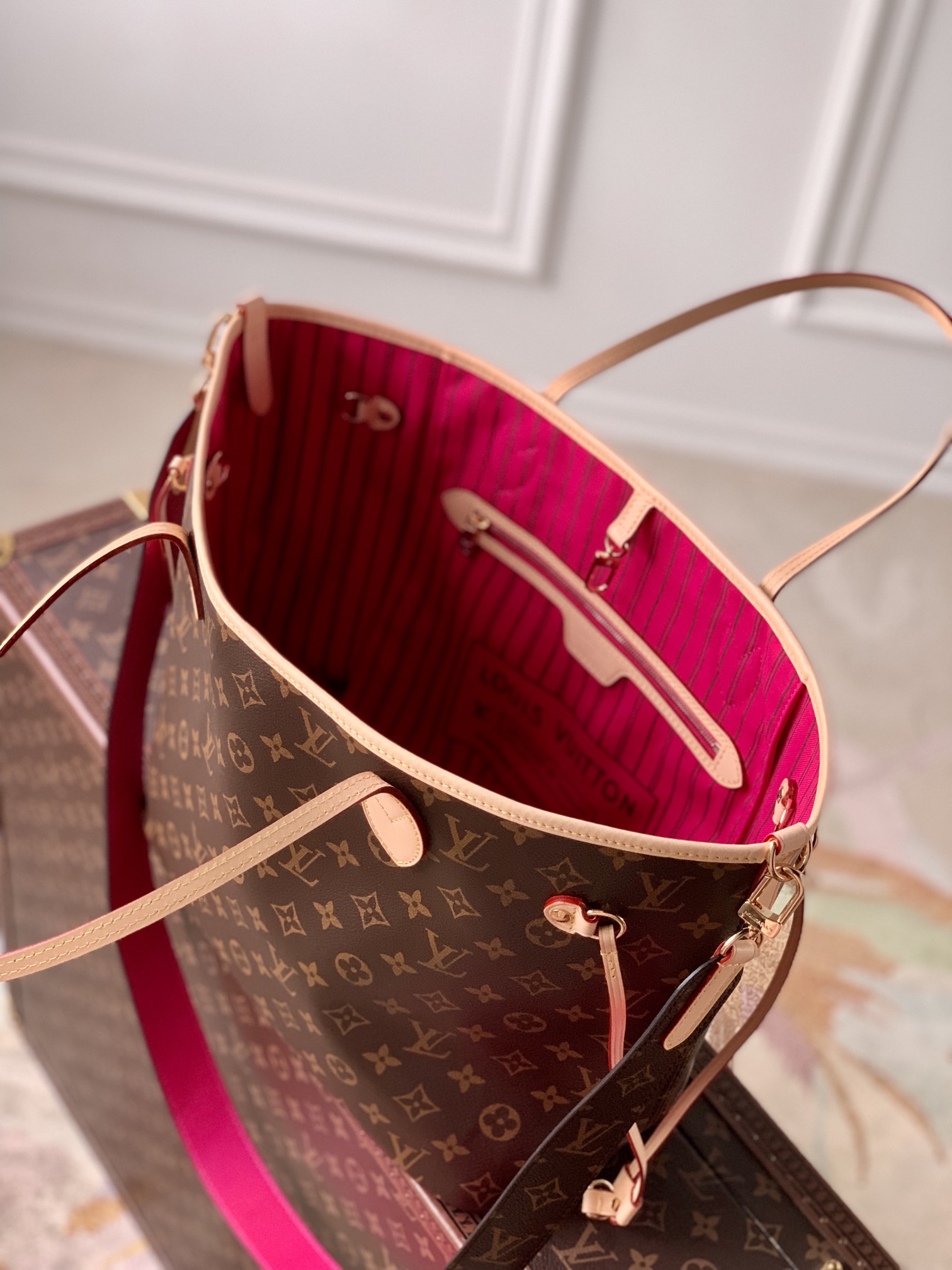 l0*is V*t0n neverfull mm-m12096-31×29×14cm