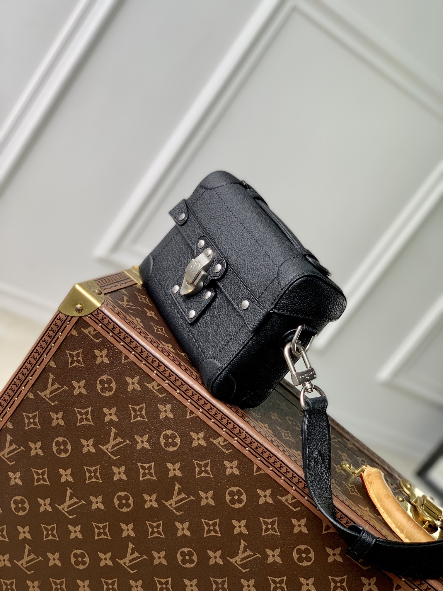 l0*is V*t0n soul trunk handbag-19 x 15 x 7cm