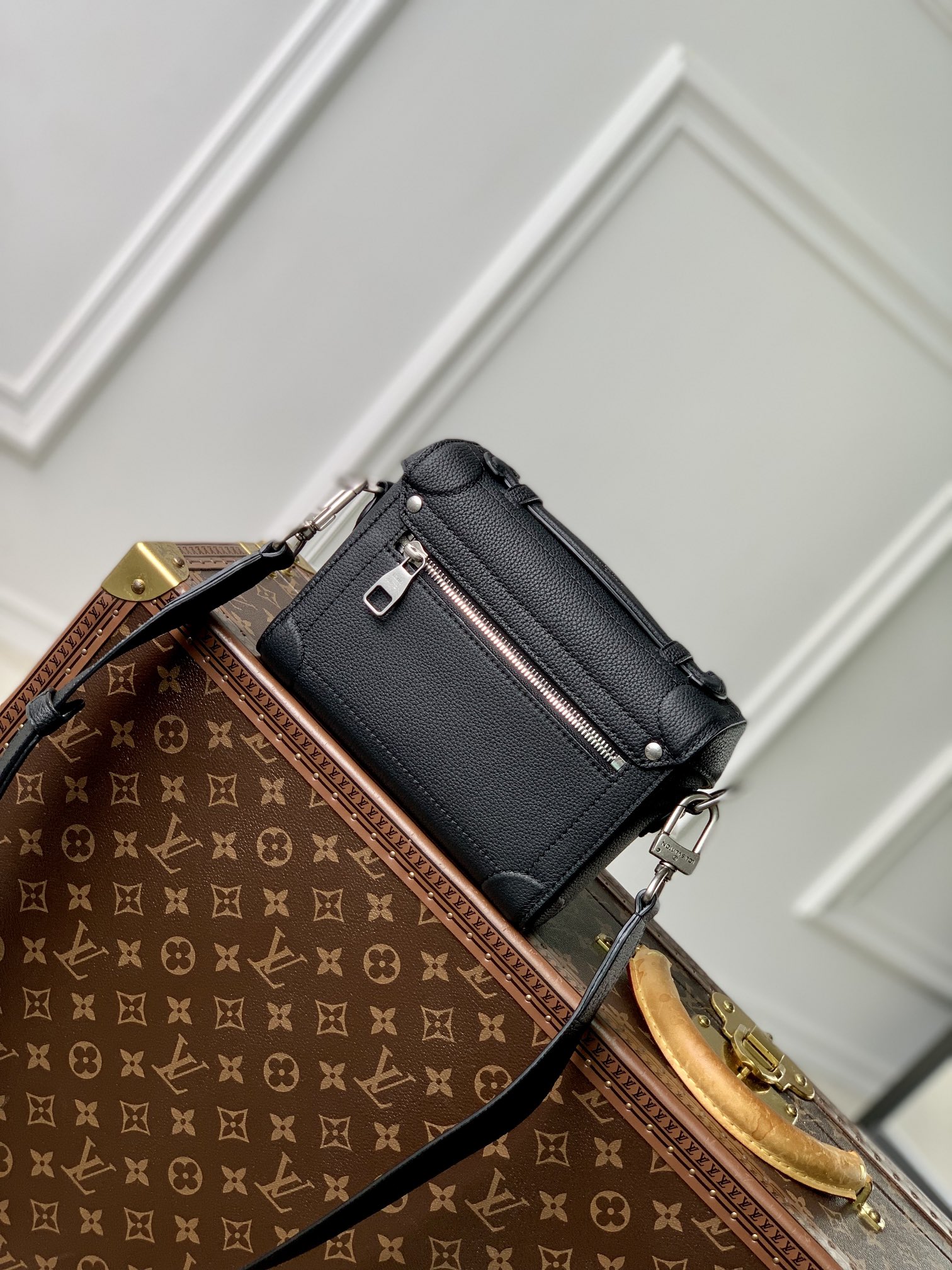l0*is V*t0n soul trunk handbag-19 x 15 x 7cm