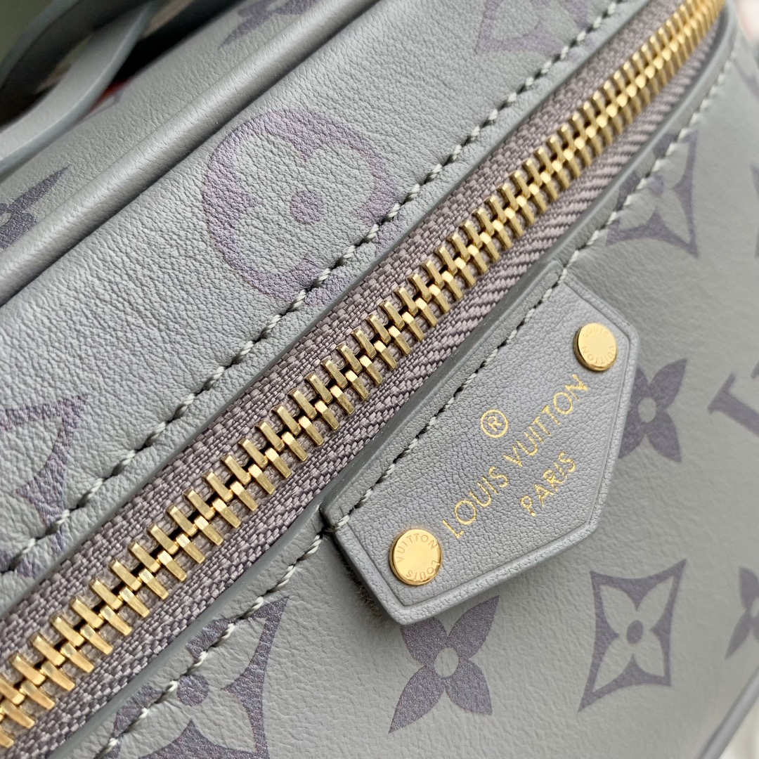 l0*is V*t0n vanity chain pouch-19*1.5*6.5cm