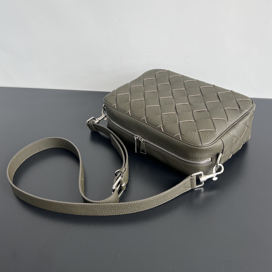 b0tte*a Ven*ta camera bag-29x19.5x7.5cm