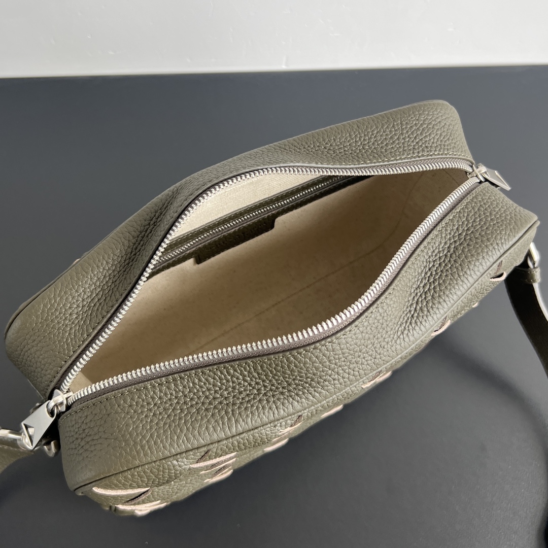 b0tte*a Ven*ta camera bag-29x19.5x7.5cm