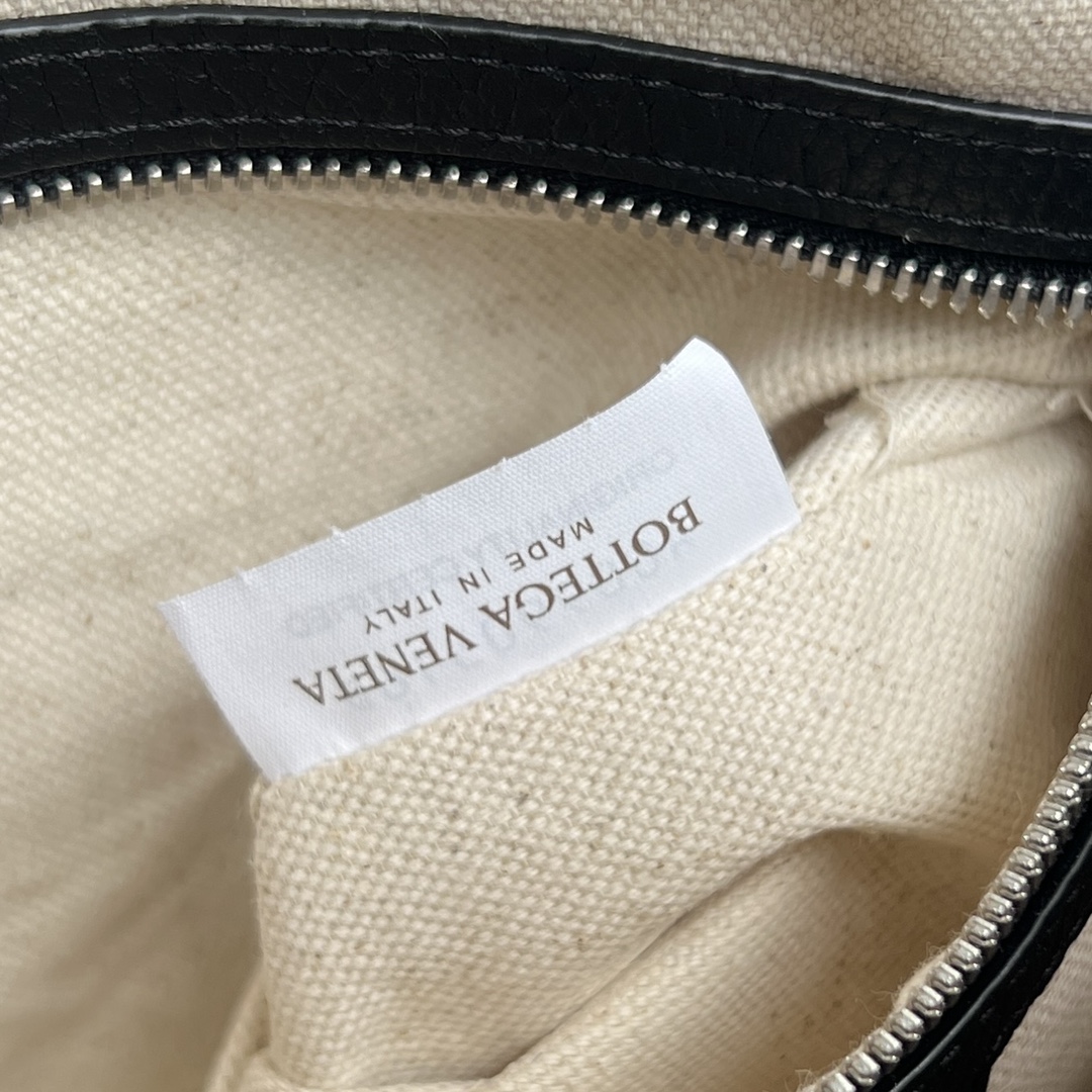 b0tte*a Ven*ta camera bag-29x19.5x7.5cm