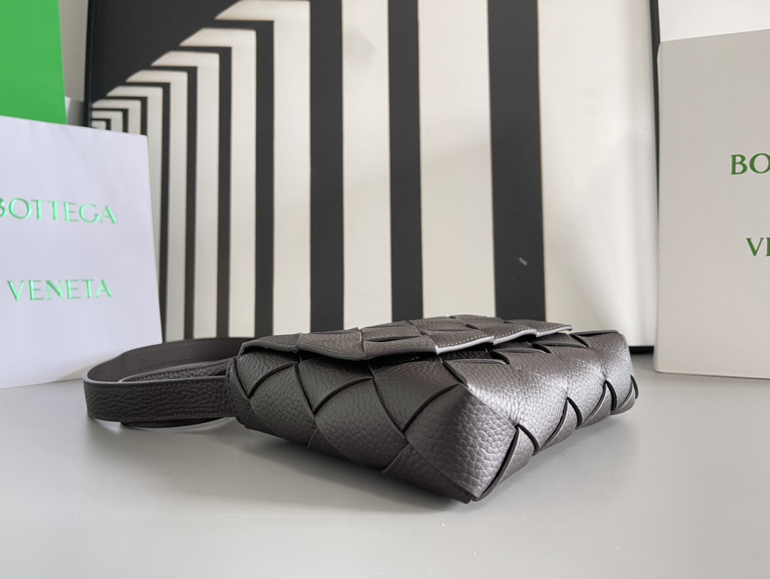 b0tte*a Ven*ta diago pouch-25x16.5x2cm