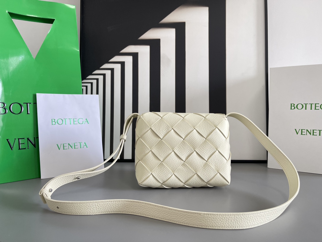 b0tte*a Ven*ta diago pouch-25x16.5x2cm