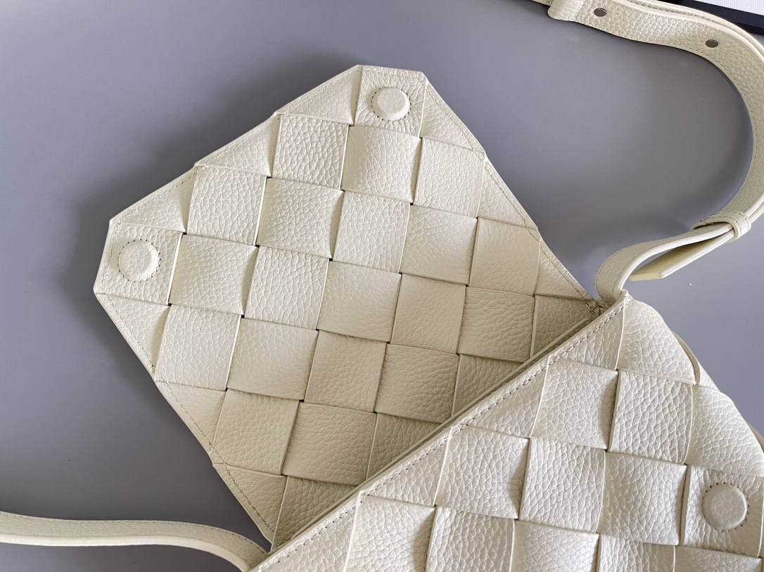 b0tte*a Ven*ta diago pouch-25x16.5x2cm