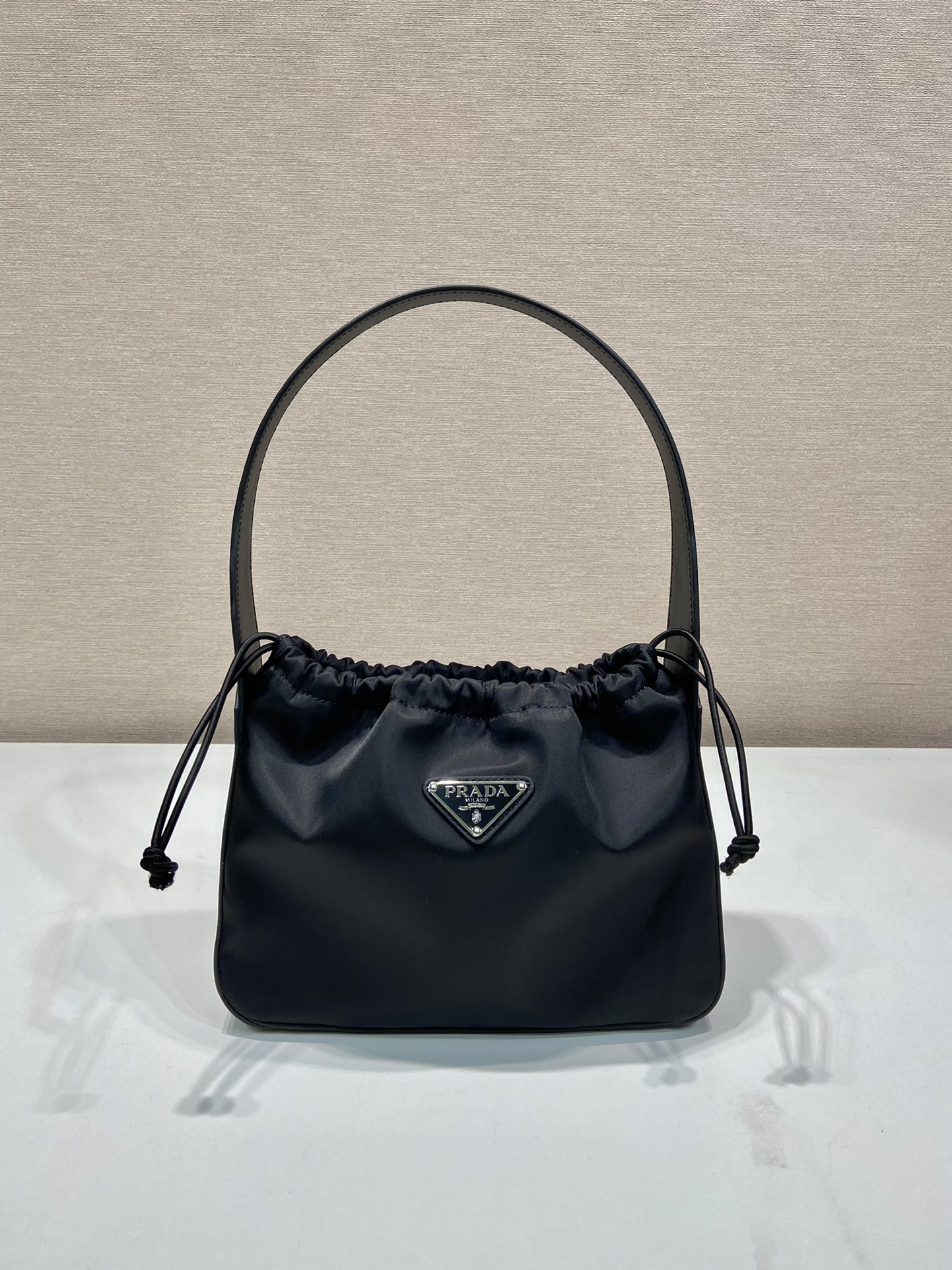 Pra*a 2vz098 hob bag-23*18*8cm