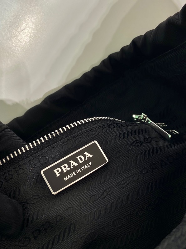 Pra*a 2vz098 hob bag-23*18*8cm