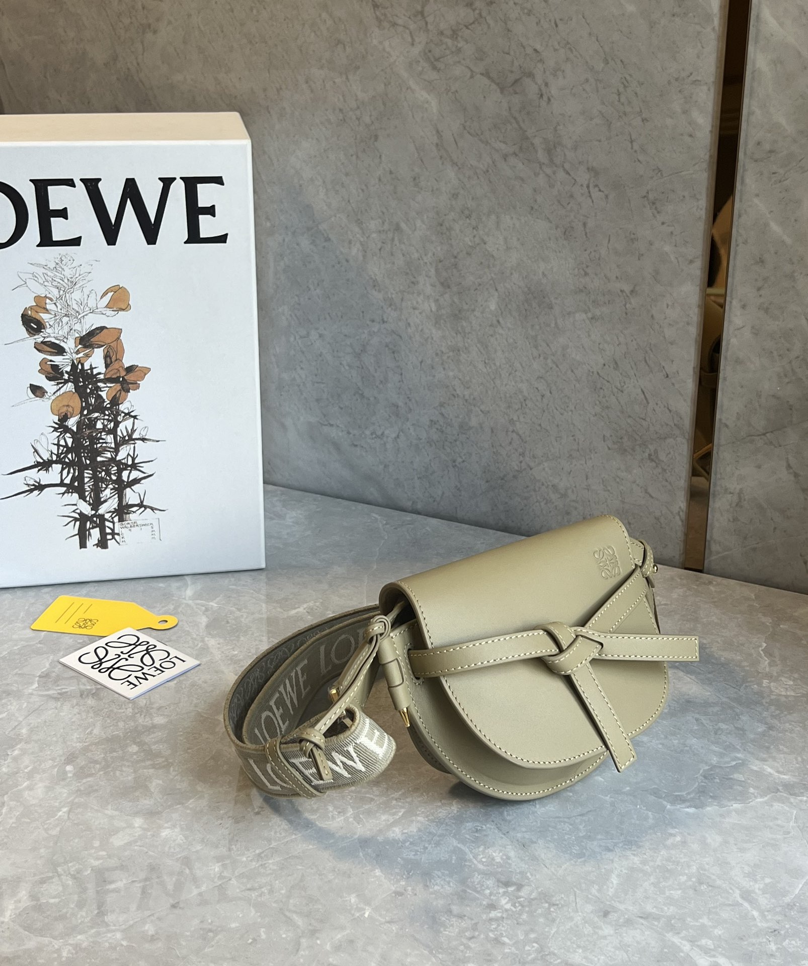 L0ew* mini puzzle gatedual bag-21*12.5*9cm