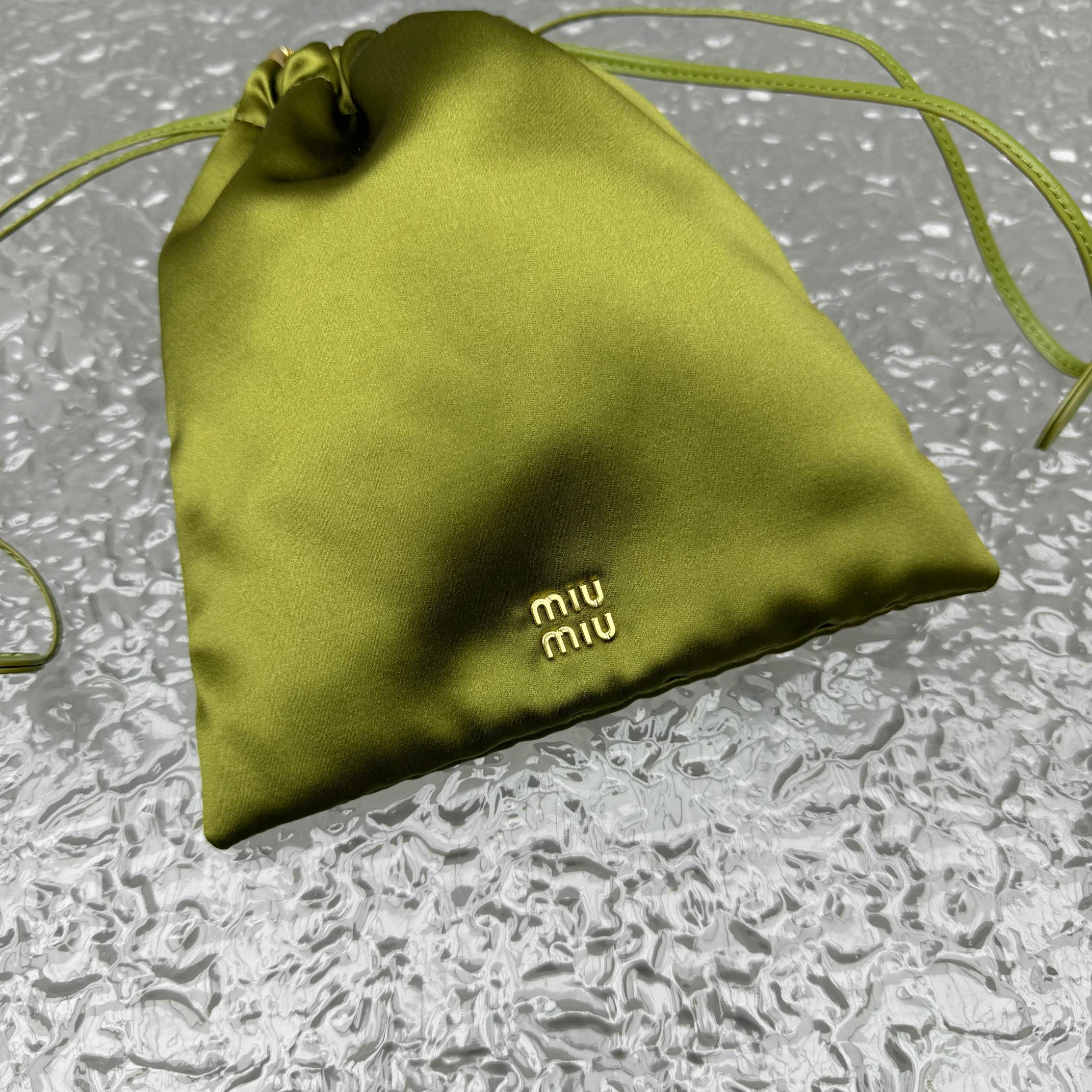 M*um*u joie pouch-18*20cm