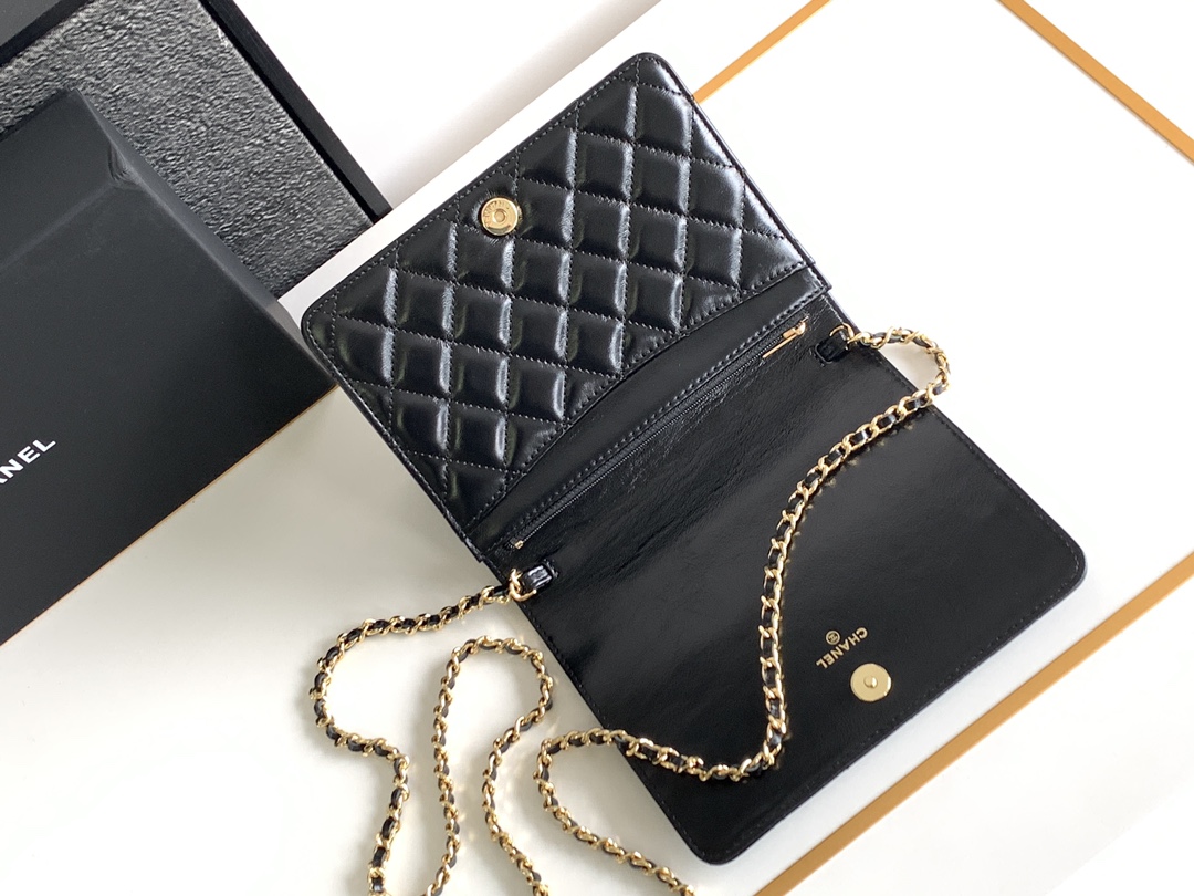 Ch@nel Clutch With Chain-Shiny Aged Calfskin -18.5 X 14.5CM