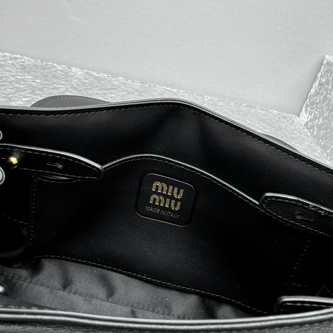 M*um*u leather shoulder bag -25*8*15cm