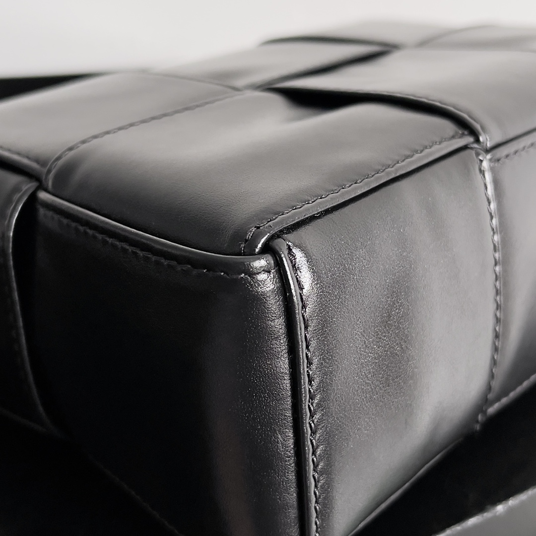 b0tte*a Ven*ta mini cassette bag-21*13*6.5cm
