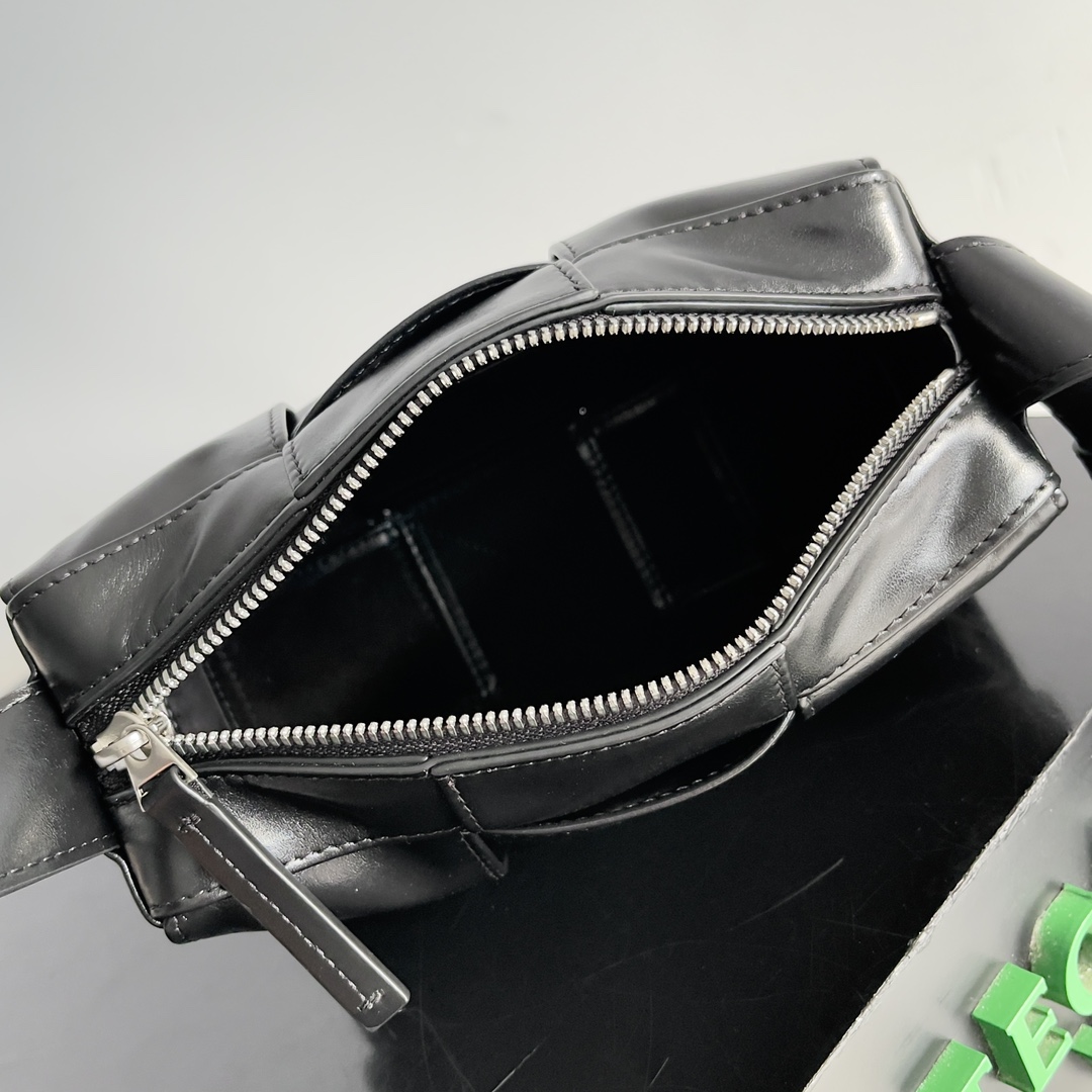 b0tte*a Ven*ta mini cassette bag-21*13*6.5cm