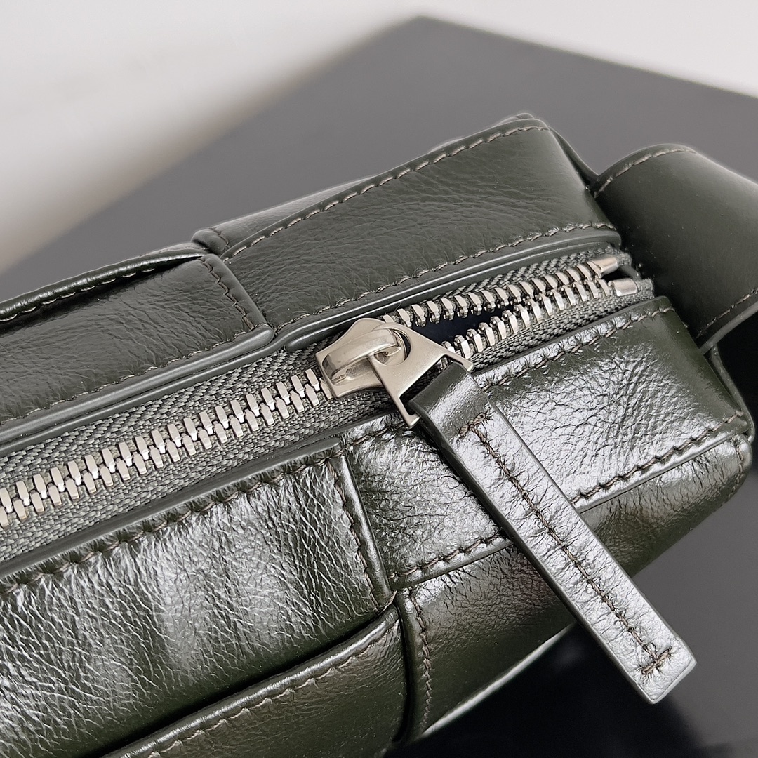 b0tte*a Ven*ta mini cassette bag-21*13*6.5cm