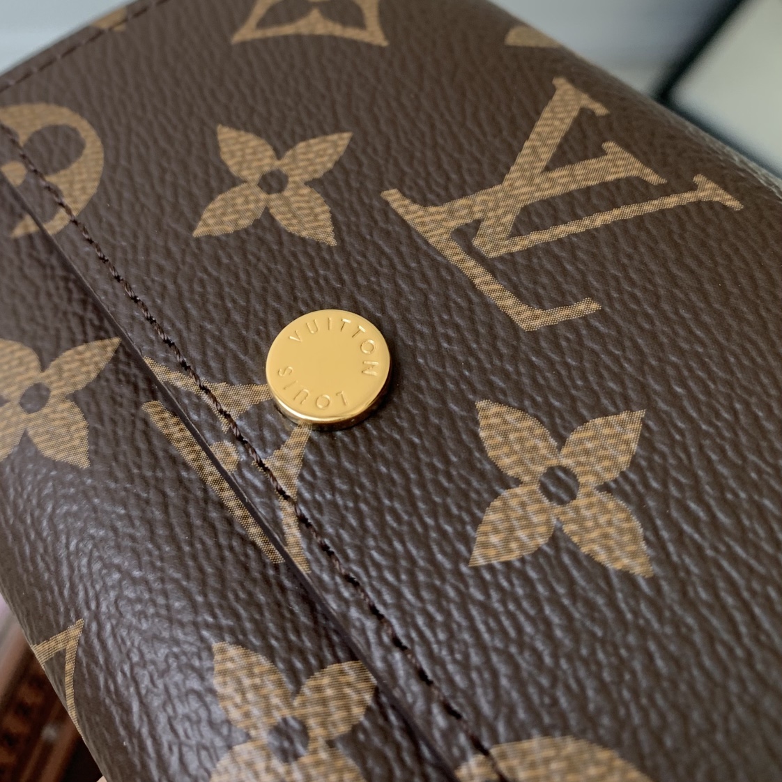 l0*is V*t0nvictor wallet-m12598-11.5 x 9 x 2.5cm
