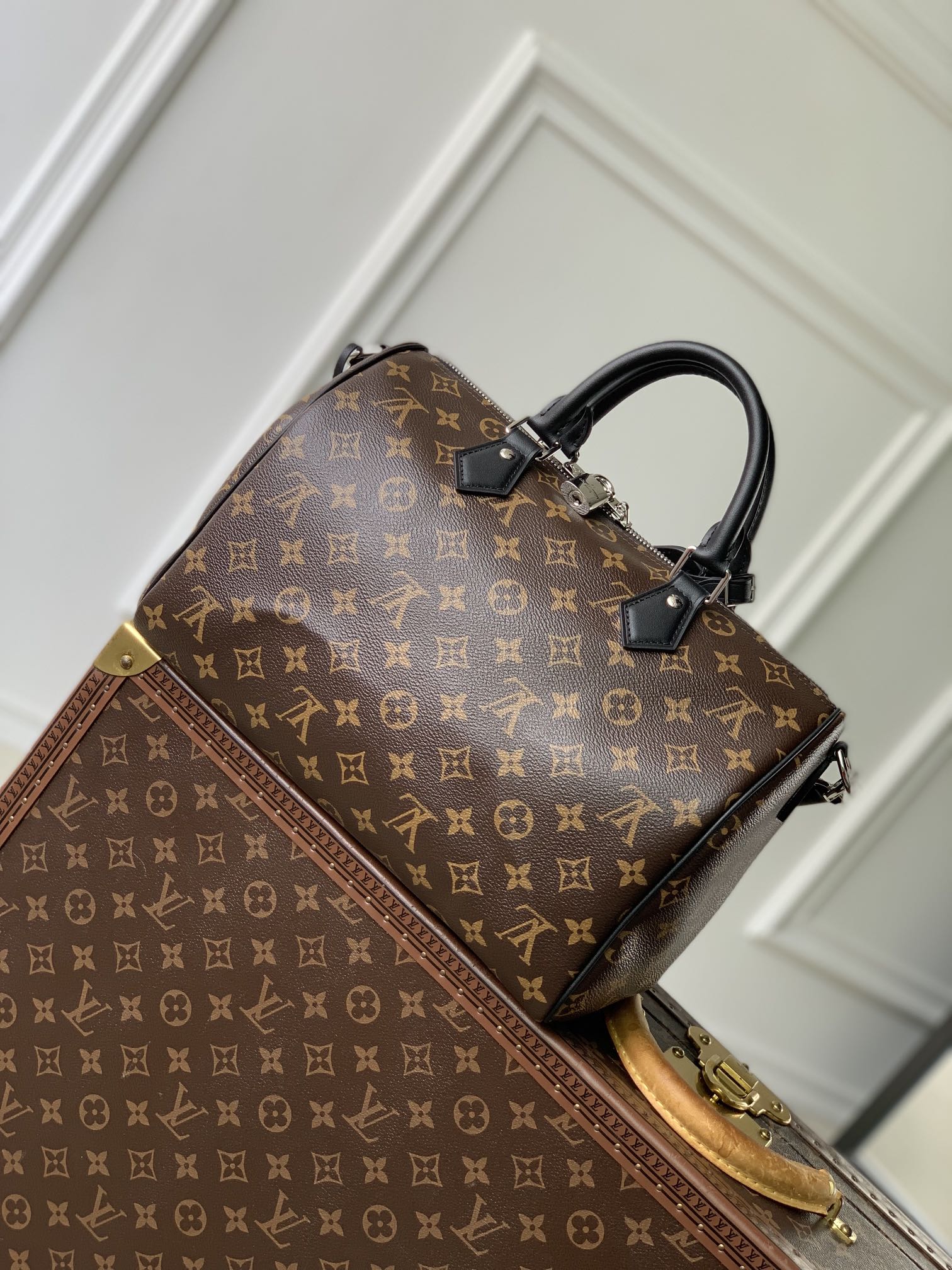 l0vis Vvtt0n speedy soft 30 dark bag -21 x 17 x 30cm