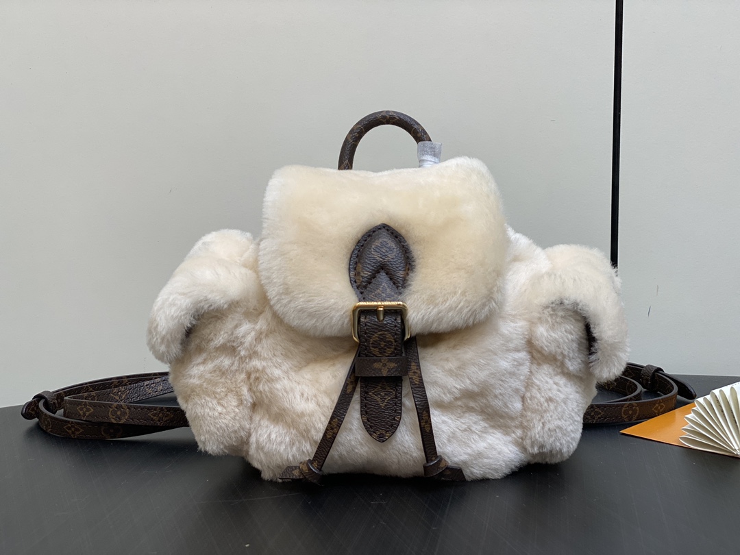 l0vis Vvtt0n ski nano teddy backpack m11919-16.5 x 13 x 25cm