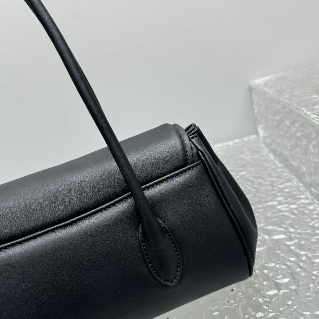M1um1u leather shoulder bag -28.5*8*17cm