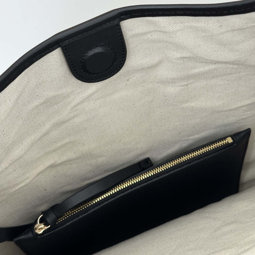 Gvc*1 body shoulder bag-49*46*4cm